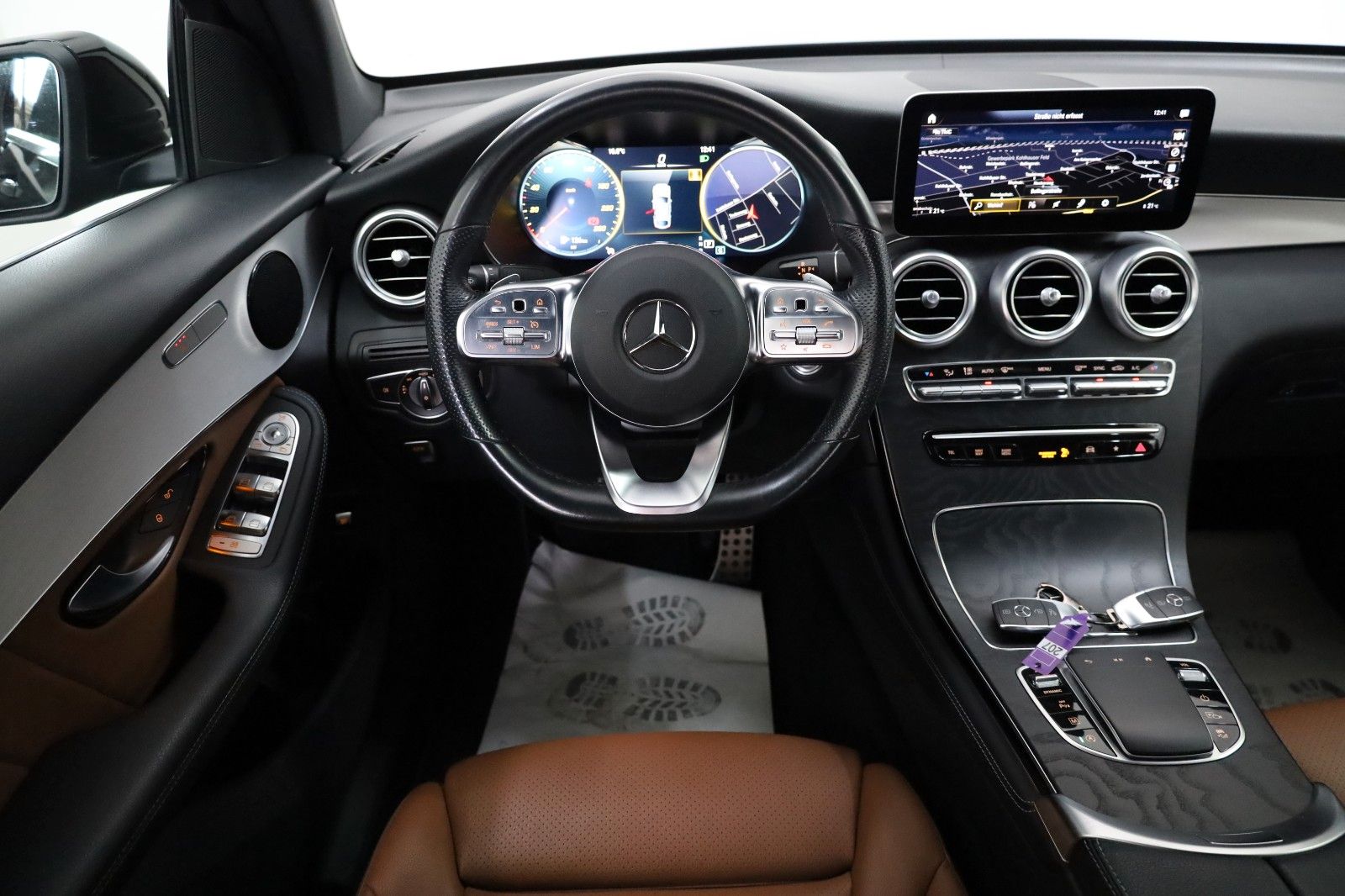 Fahrzeugabbildung Mercedes-Benz GLC 200d Coupe AMG Line Leder,Navi,LED,SD,SH,Kam