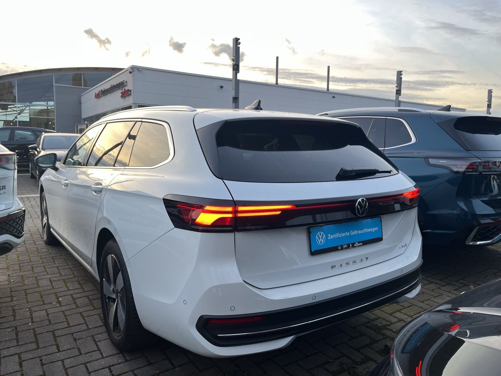 Volkswagen Passat Variant 1.5 eTSI Business IQ 360 AHK LM17 foto 4