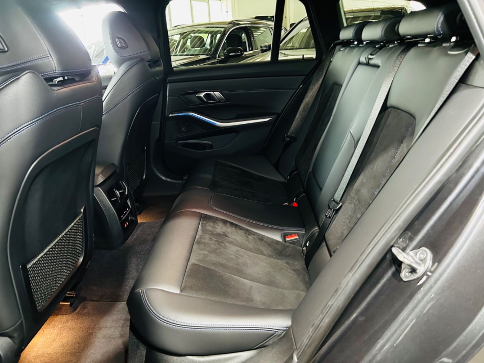 BMW 320 d M Sport *Laser*Head-Up*Alcantara*El.Ahk* foto 21