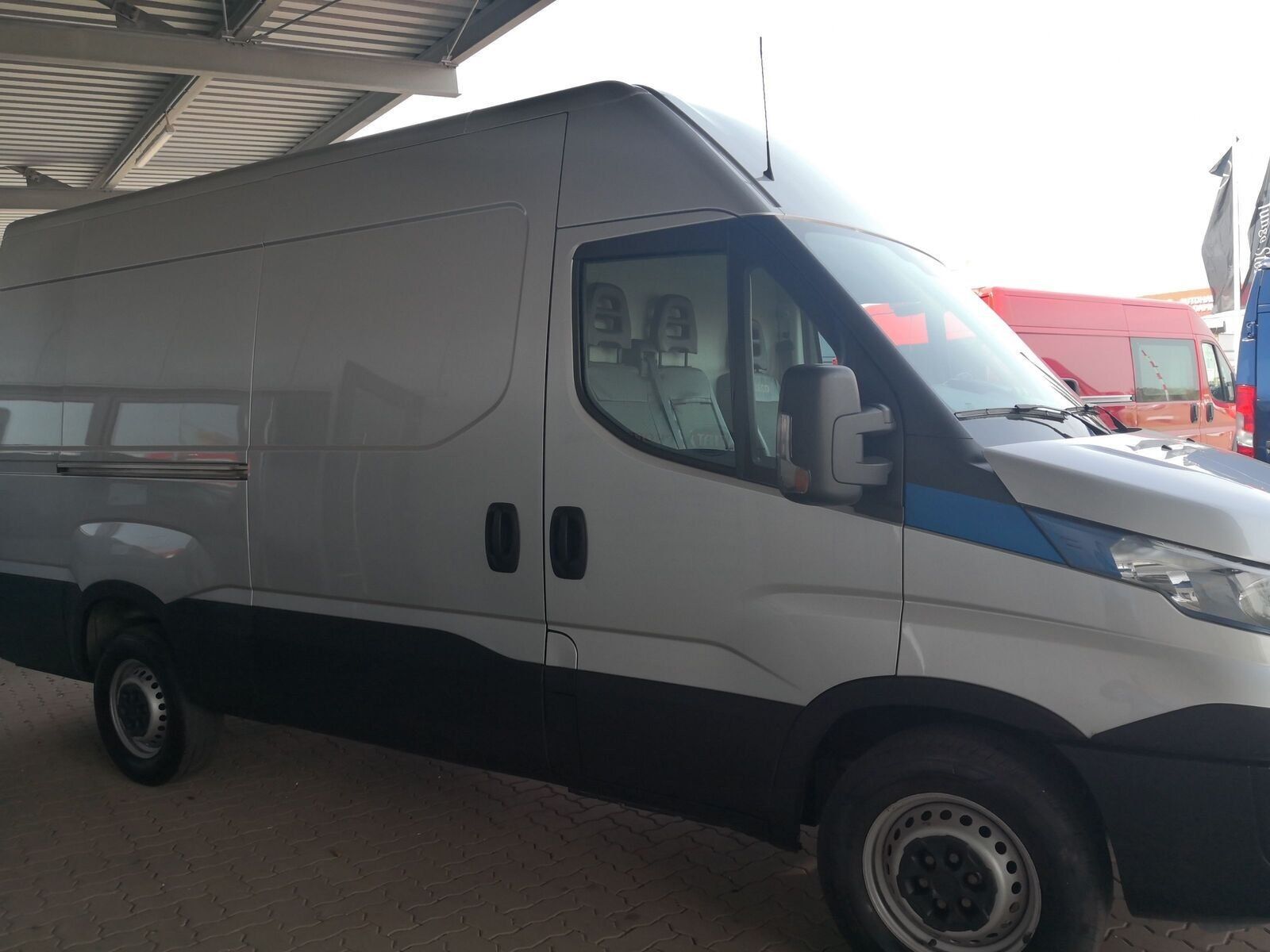 Fahrzeugabbildung Iveco EcoDaily Daily 35S14 A8 MOATL: AB 245,02€* L2H2