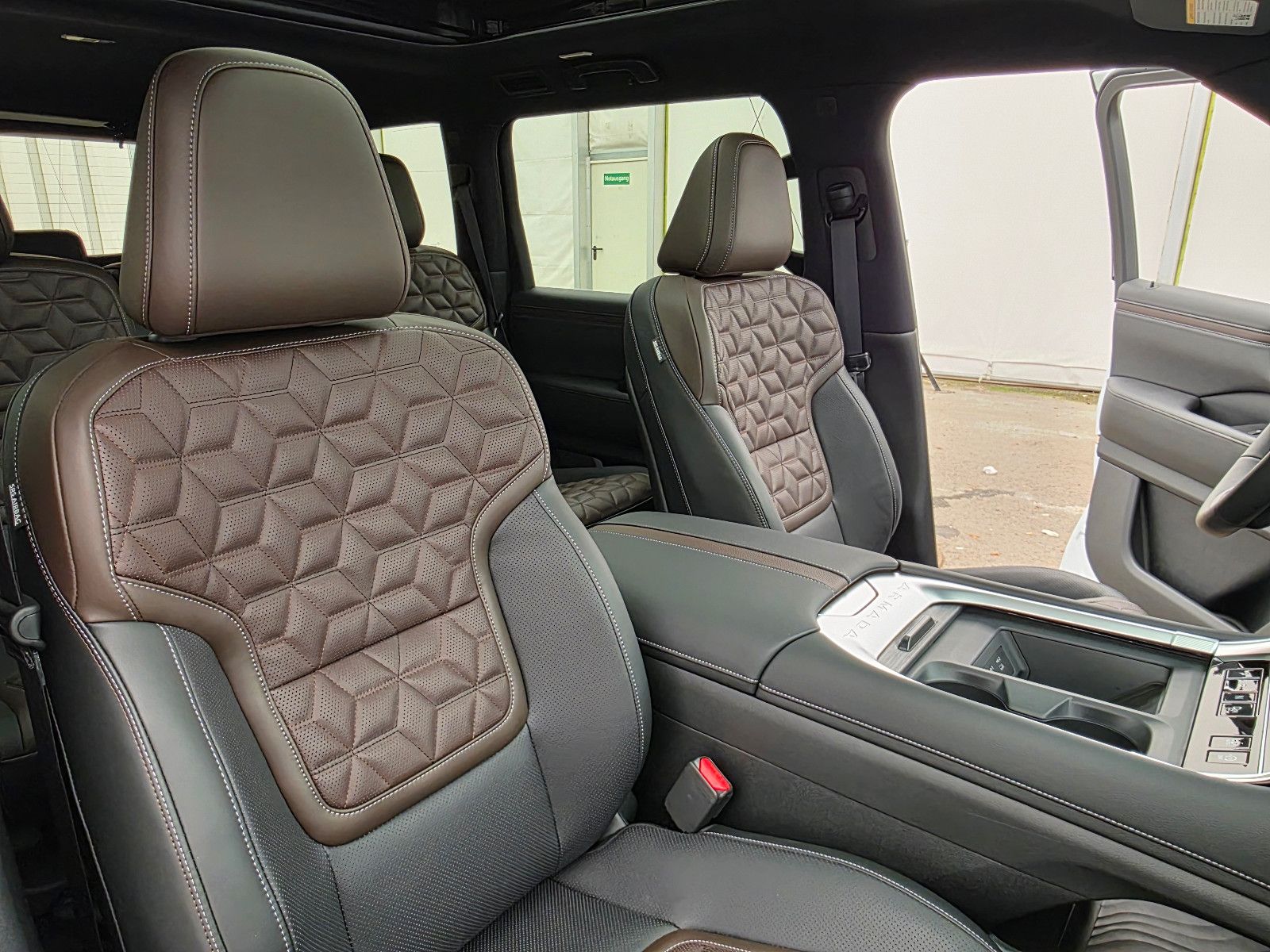 Fahrzeugabbildung Nissan Armada PLATINUM RESERVE Export Price Out of EU!