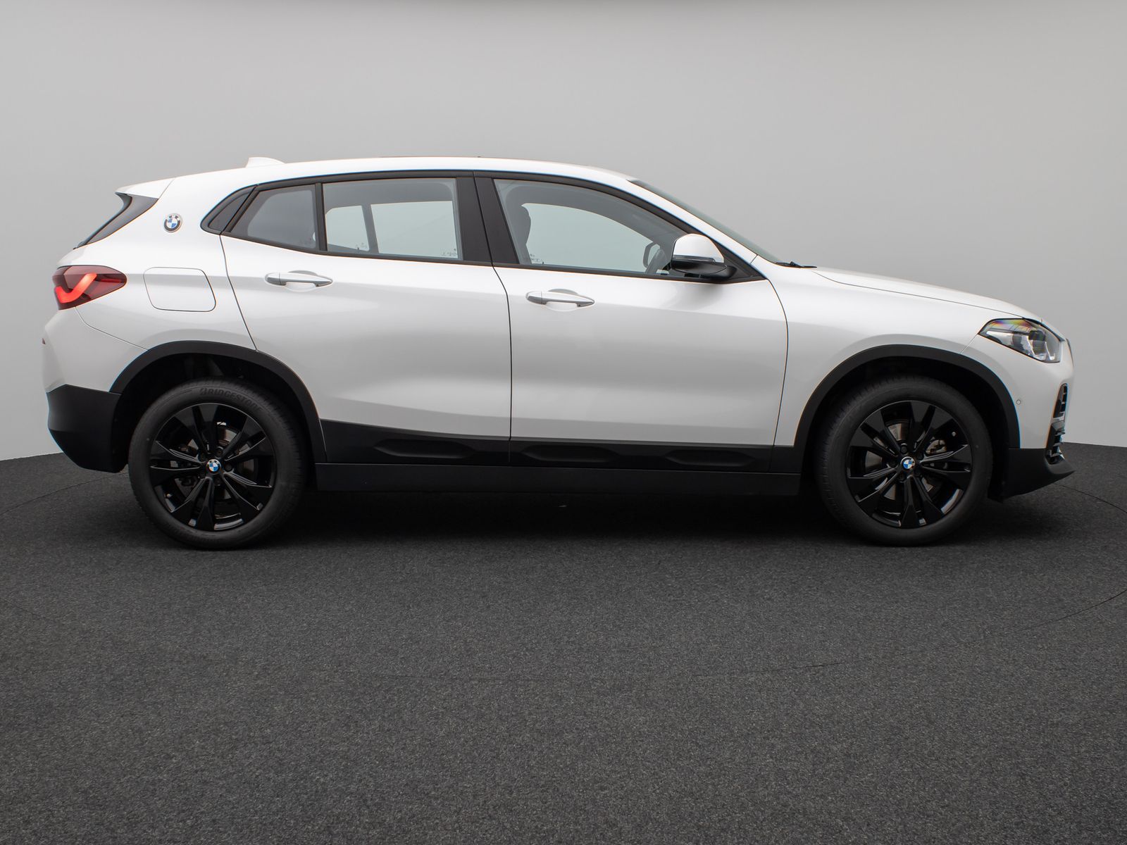 Fahrzeugabbildung BMW X2 sD18i Panorama Kamera DAB HiFi Komfort MSport