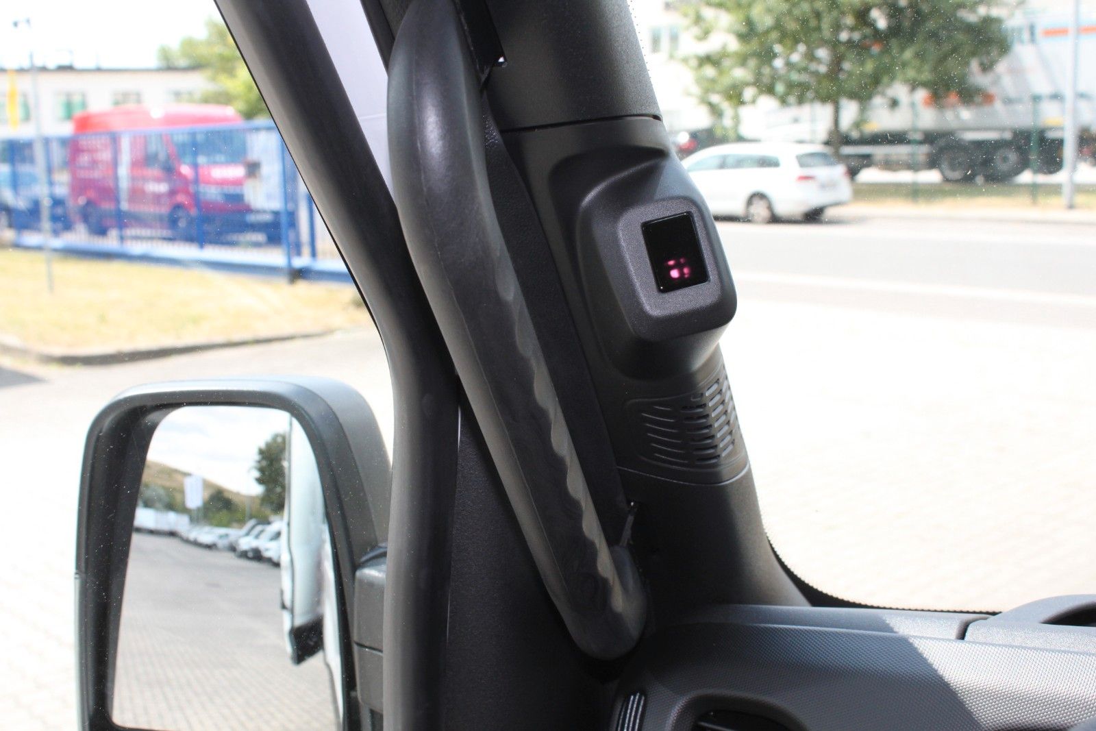 Fahrzeugabbildung Iveco Daily KaWa Aut. 3.0 D Holzb./Verkleidung/Airline