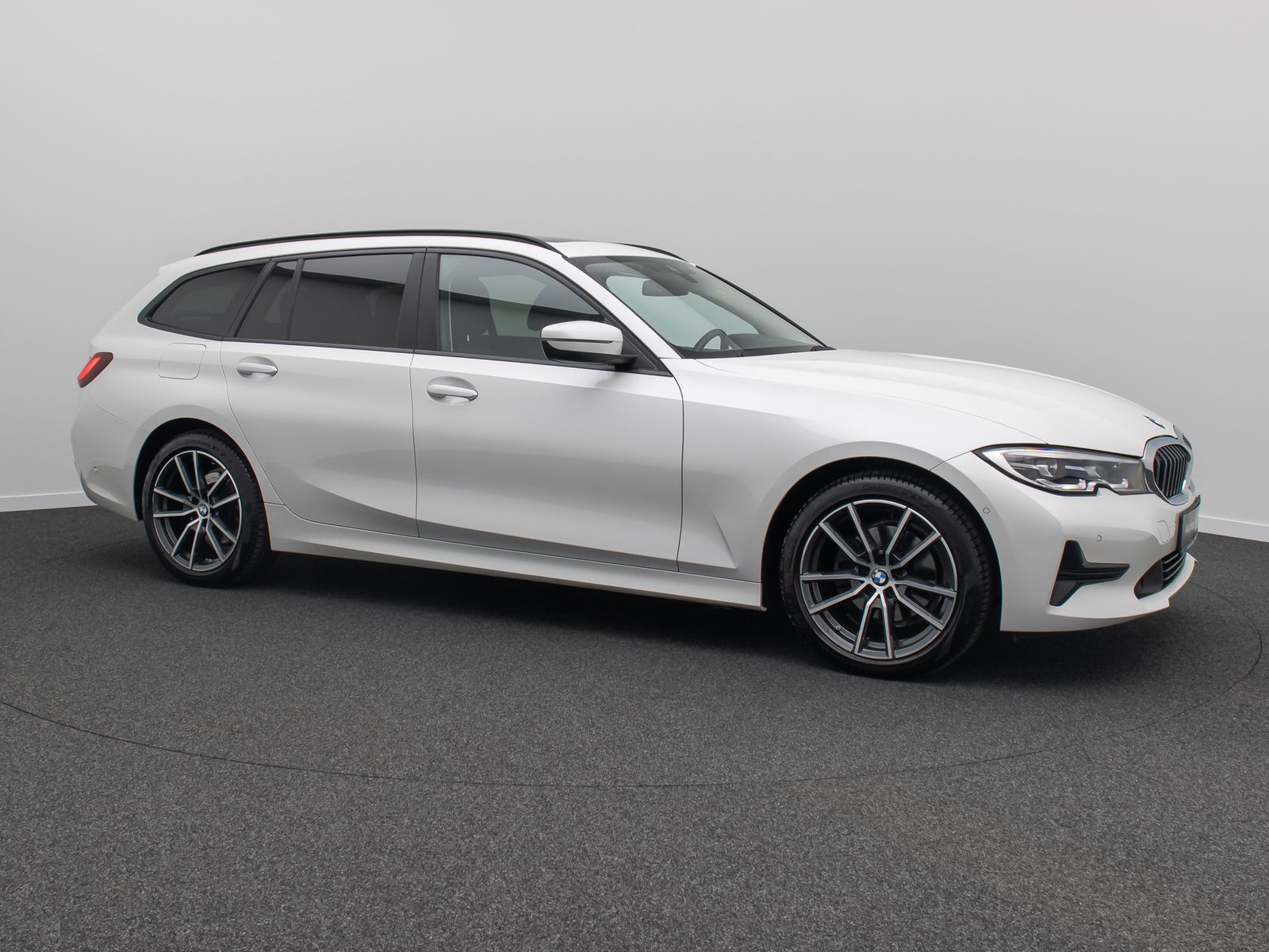 Fahrzeugabbildung BMW 320d DAB Kamera HiFi Memory LED Panorama 18Zoll