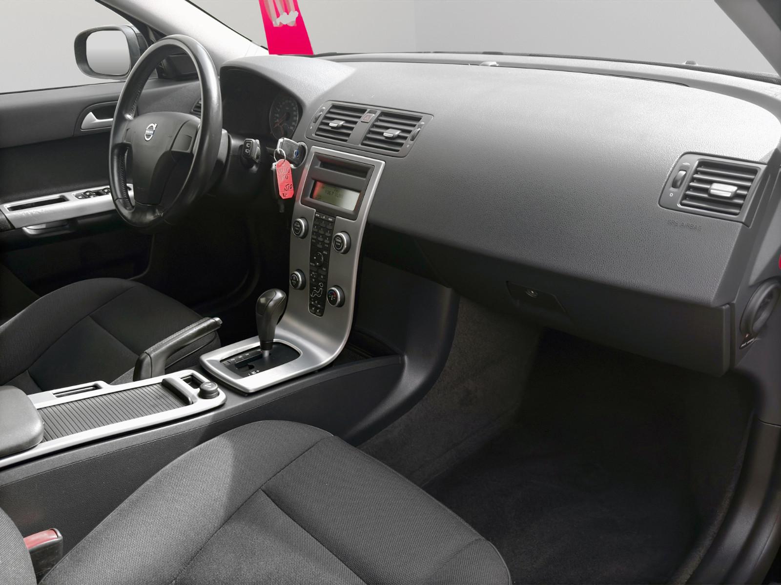 Volvo V50 2008 — photo 17