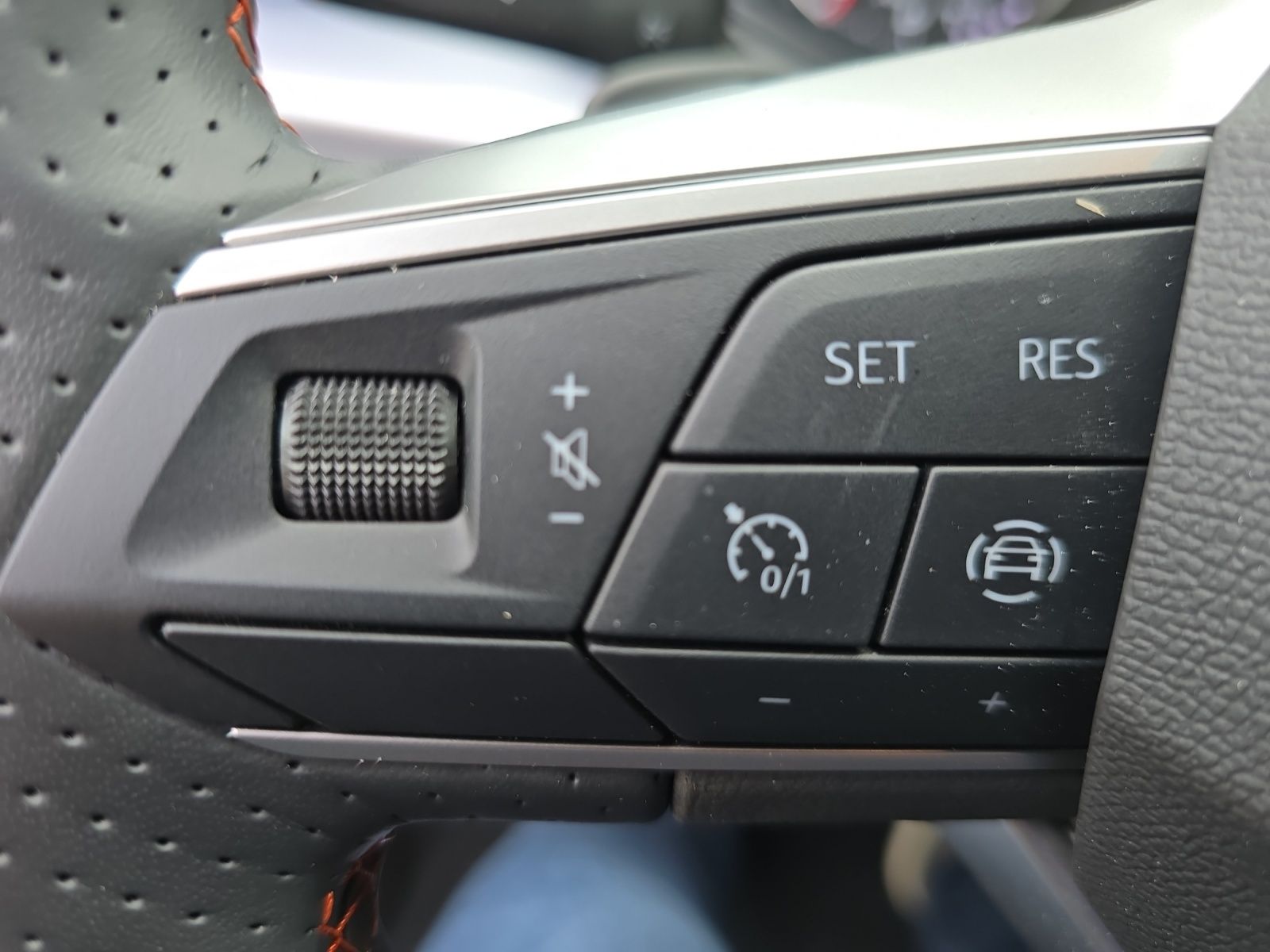 Fahrzeugabbildung SEAT Arona FR 1.5 TSI DSG ACC LED