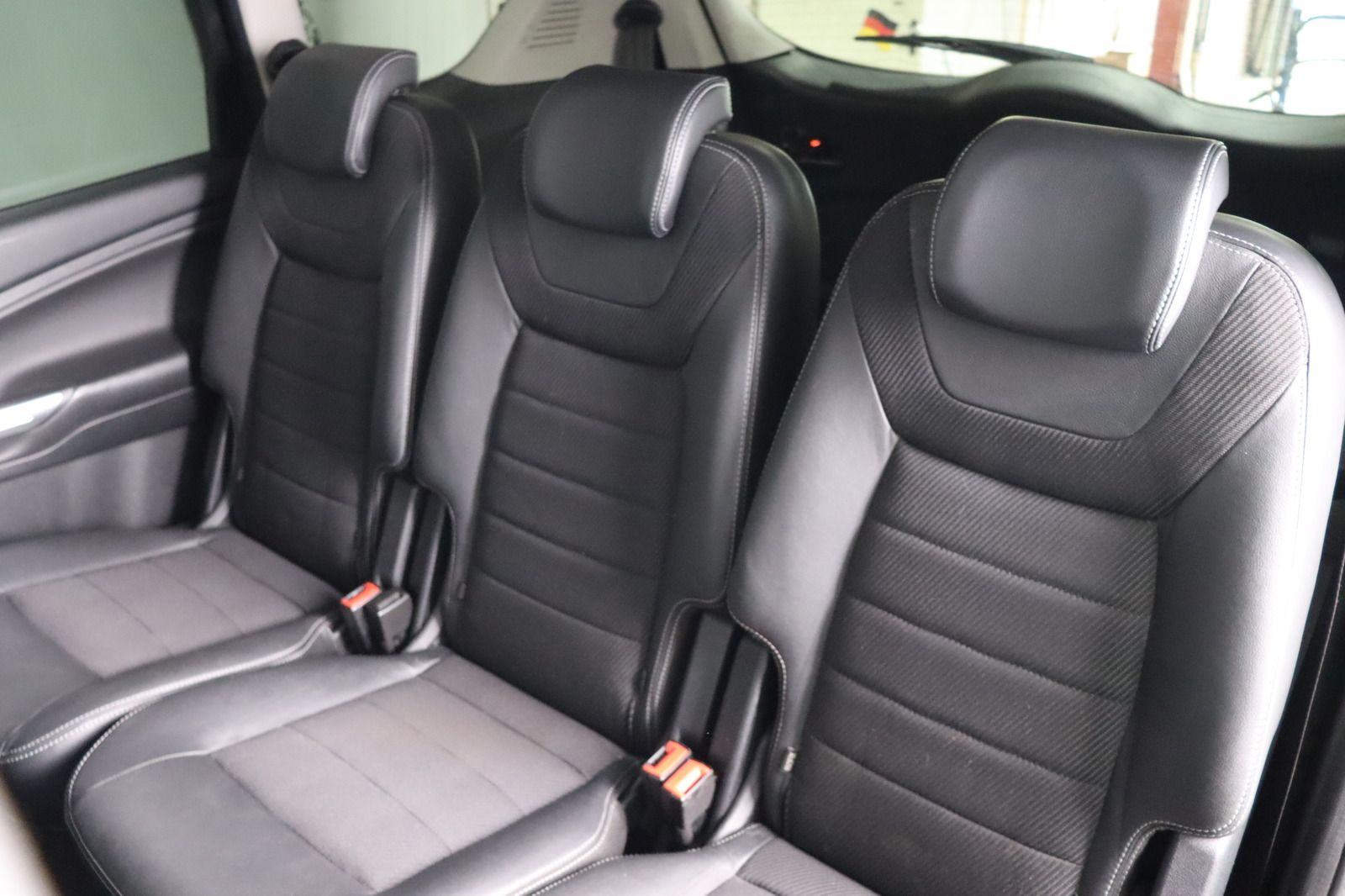 Fahrzeugabbildung Ford S-MAX 2.0 EcoBoost Titanium * RFK * 7-Sitzer