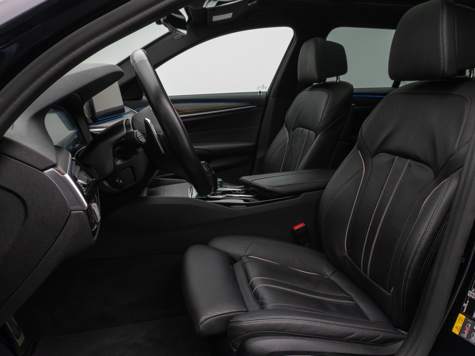 Fahrzeugabbildung BMW 530e xD M Sport Panorama Kamera HUD DAB HiFi