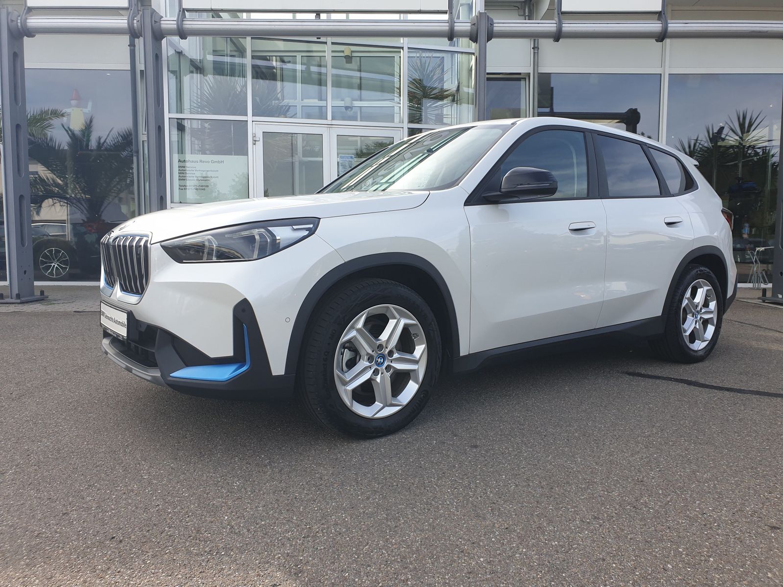 BMW iX1 xDrive30 AHK DriveAssPlus LED SHZ DAB Shz foto 2