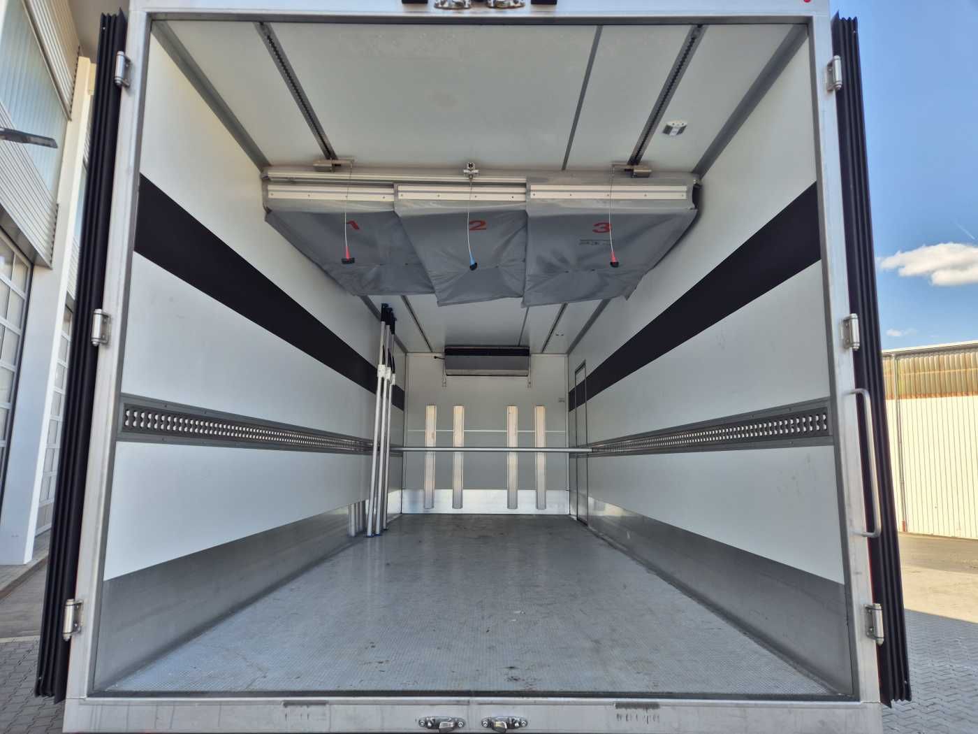 Fahrzeugabbildung Iveco S-Way AD190S40/FP ThermoKing T-1200R LBW Tür AHK