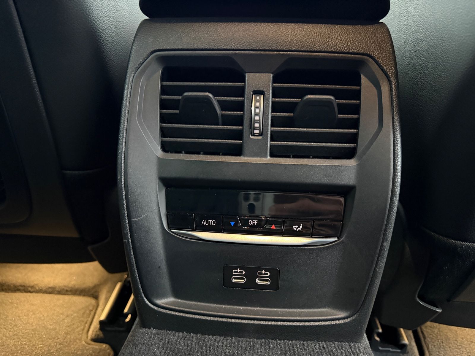 Fahrzeugabbildung BMW 318 3 Touring*LEDER*TEMPO*LED*APPLECAR*KAMERA*