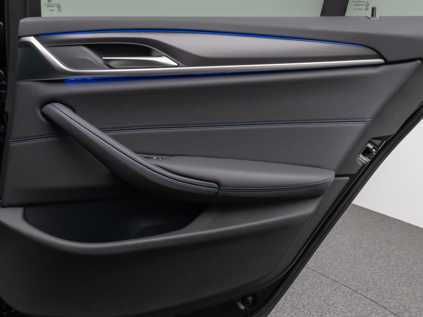 Fahrzeugabbildung BMW 520d xD M Sport Kamera HUD DAB HiFi Stop&Go AHK
