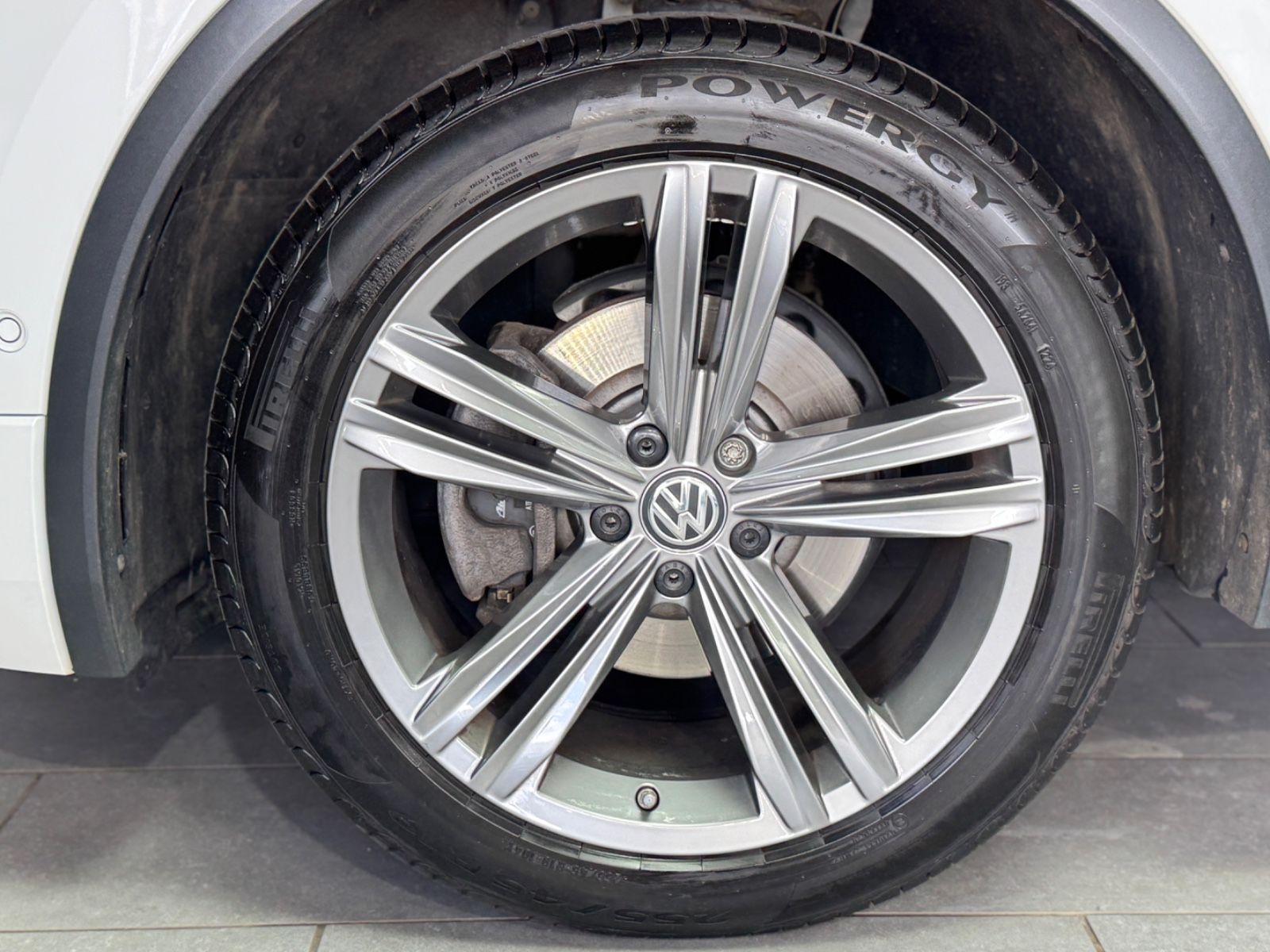 Fahrzeugabbildung Volkswagen Tiguan Allspace Highline 4Motion|R-LINE|PANO|AHK