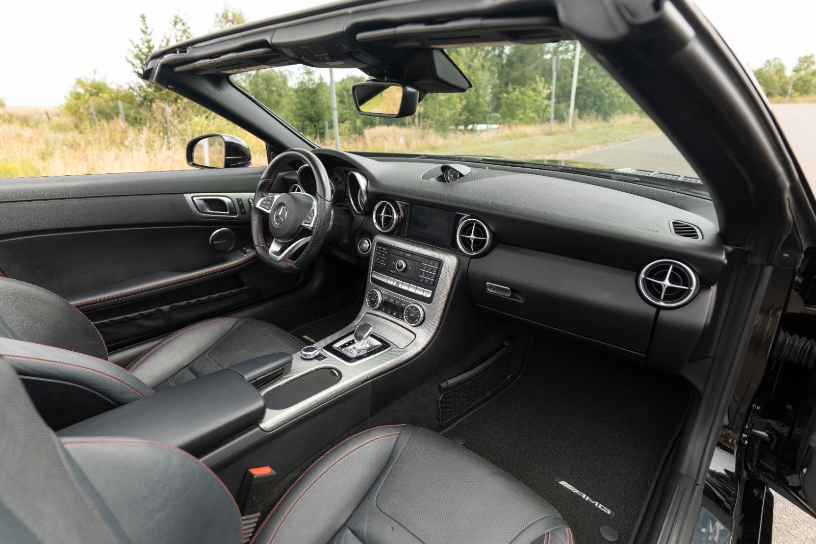 Fahrzeugabbildung Mercedes-Benz SLC 300 AMG Roadster H&K TOTW LED KAM NAV