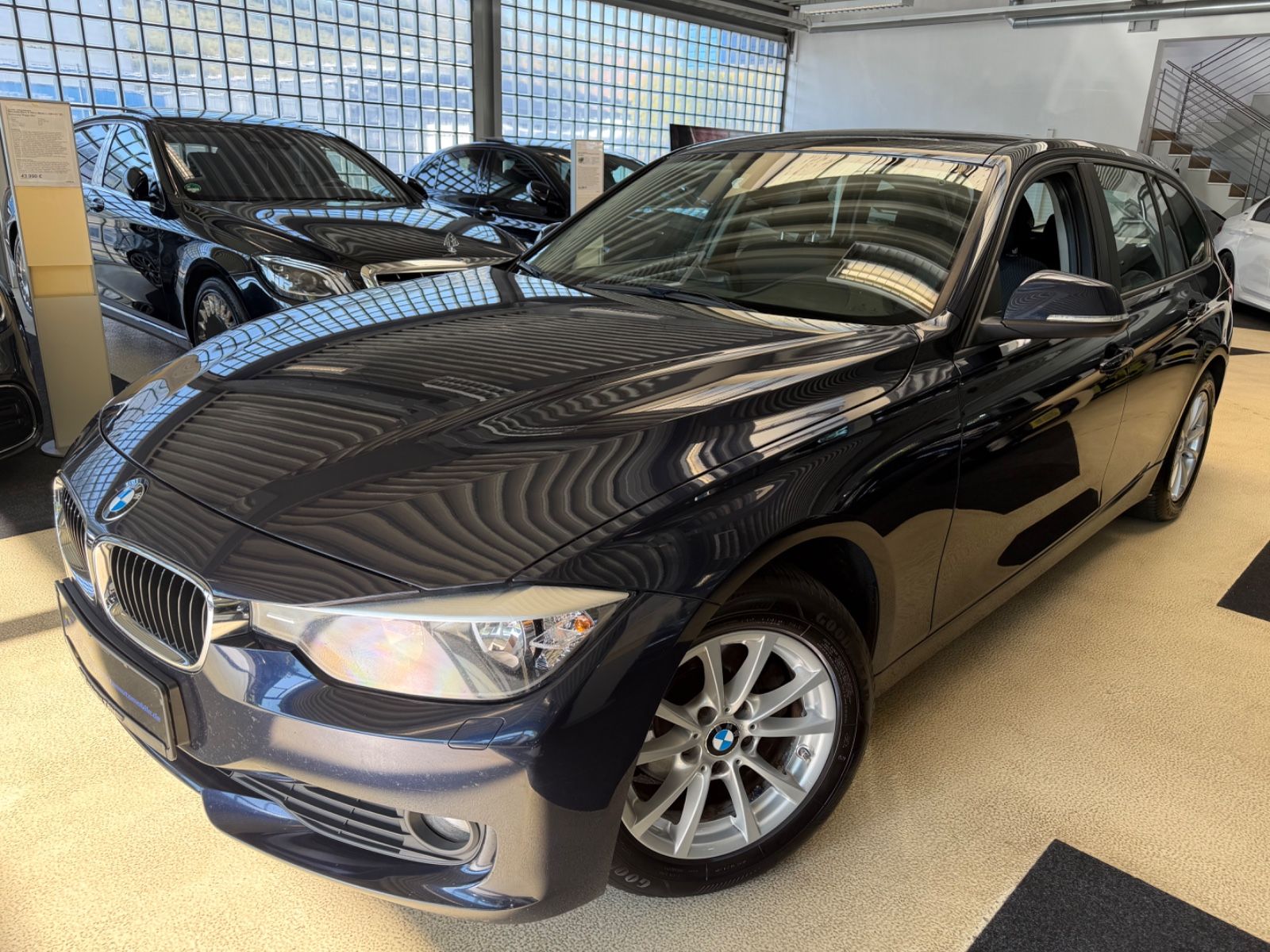 Fahrzeugabbildung BMW 318 3 Touring 318 d