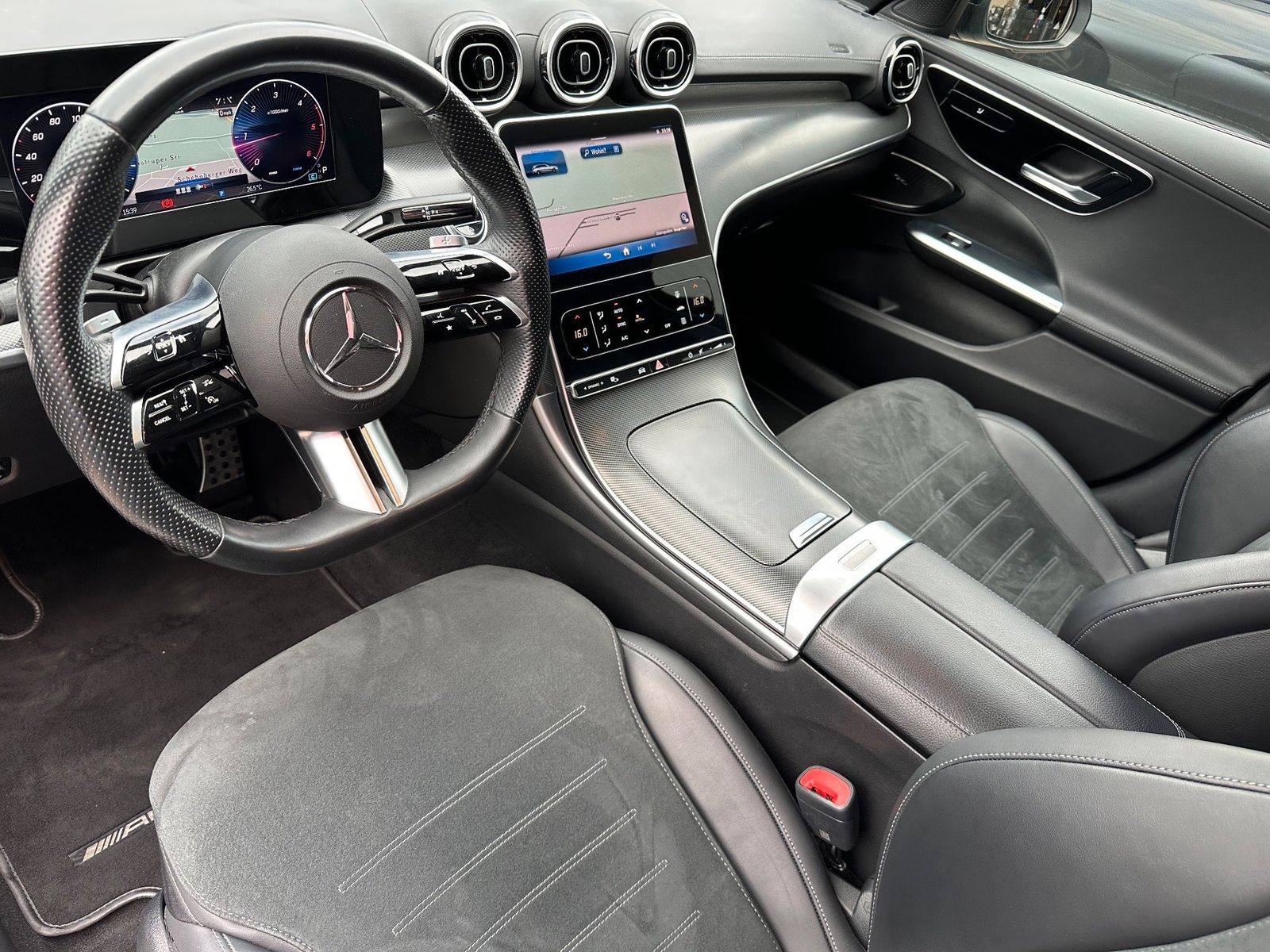 Fahrzeugabbildung Mercedes-Benz C 220 d T 4Matic AMG-Line NAV+LED+AHK+DISTRONIC