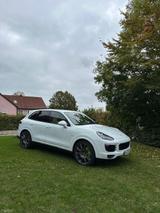 Porsche  S E-Hybrid Platinium Edition MwSt ausweisbar - Porsche Cayenne mit Hybrid-Antrieb: Geländewagen