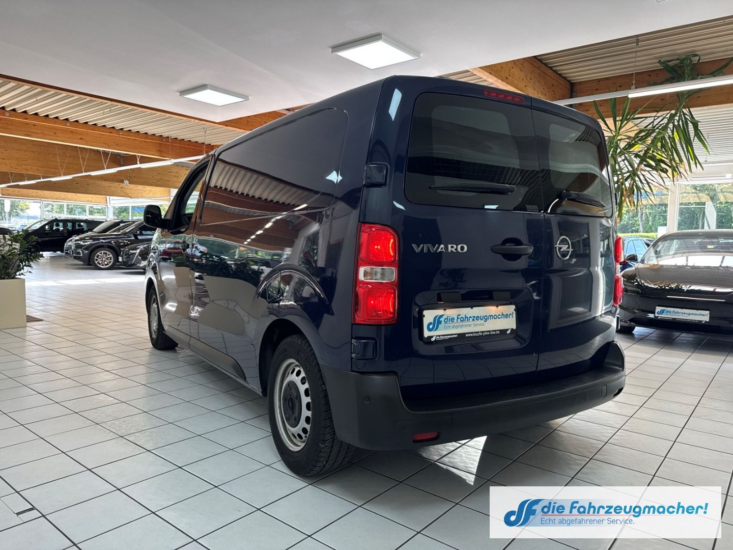 Fahrzeugabbildung Opel Vivaro Kasten Edition M 1.5 D EU6d *EXPORT