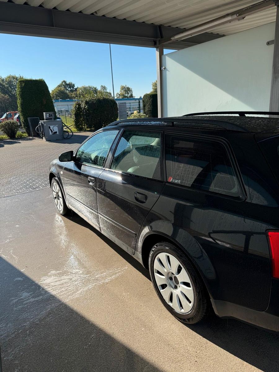 Audi A4 2004 — двигун 131 HP (96kW)