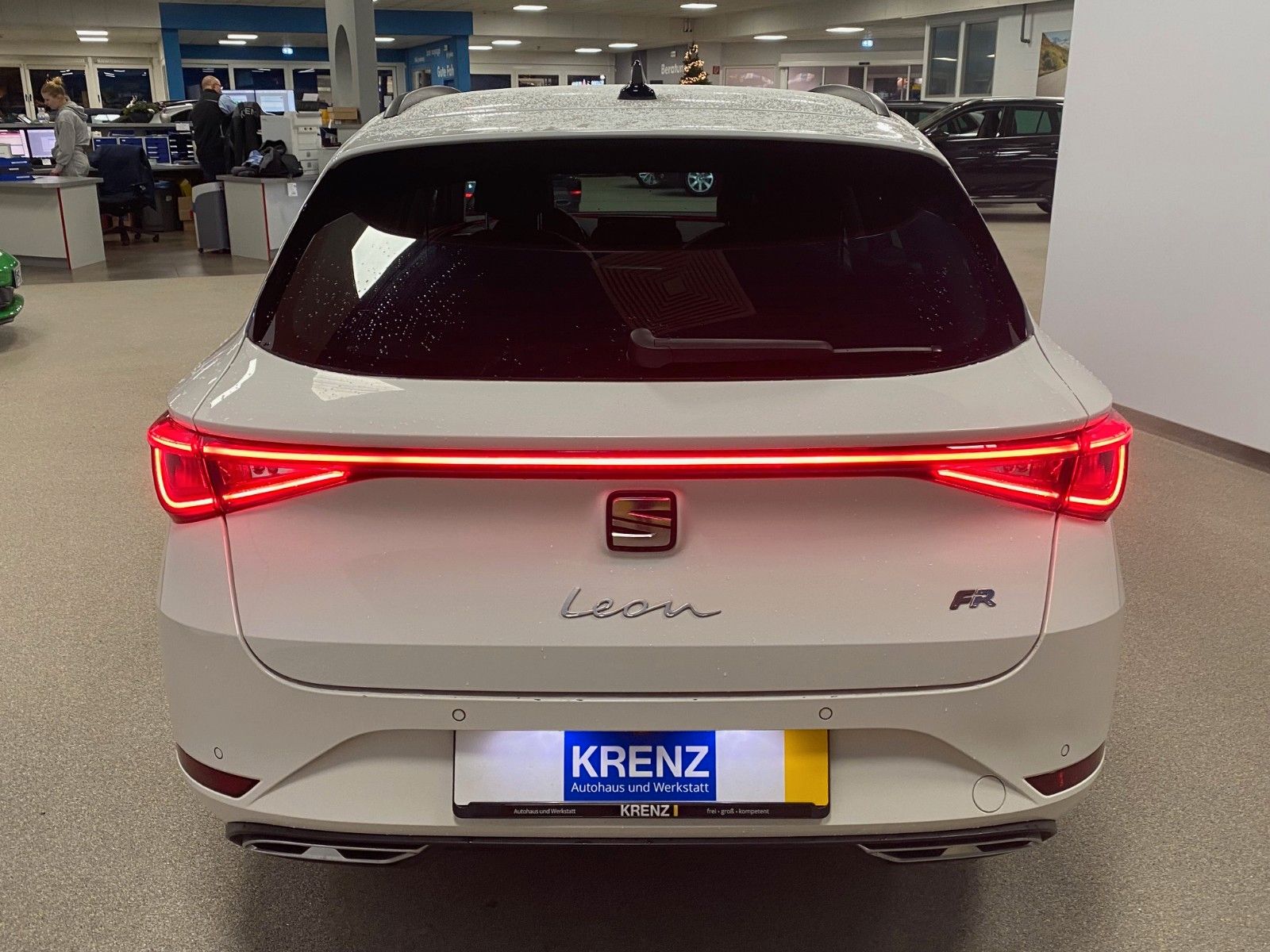 Fahrzeugabbildung SEAT Leon 1.5 TSI FR Sportstourer+ACC+AHK+KAMERA+ST+