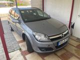 Opel Astra Caravan 1.9 CDTI 74kW - - Opel Astra aus 2006 mit Diesel-Antrieb