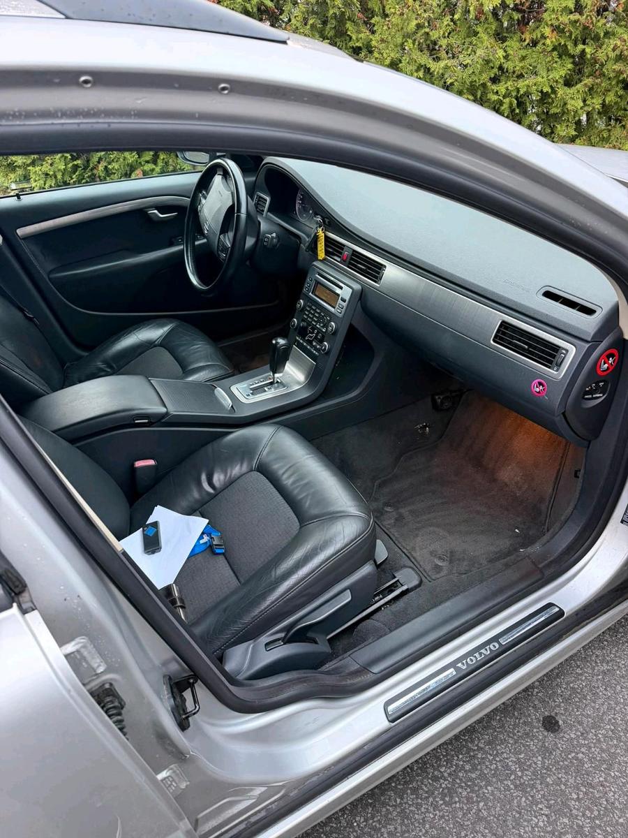 Volvo V70 2009 — engine 140 HP (103kW)