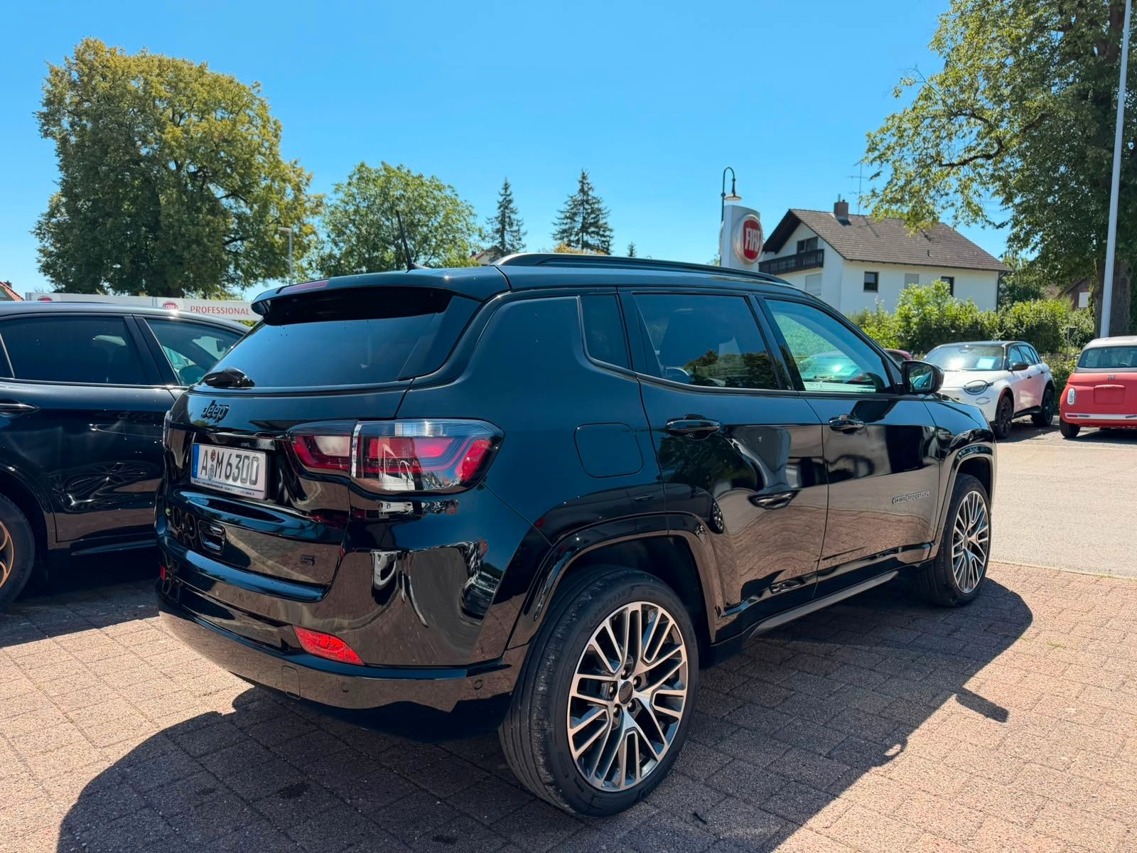 Fahrzeugabbildung Jeep Compass Summit Pano el. Sitz Leder Navi Mildhyb.
