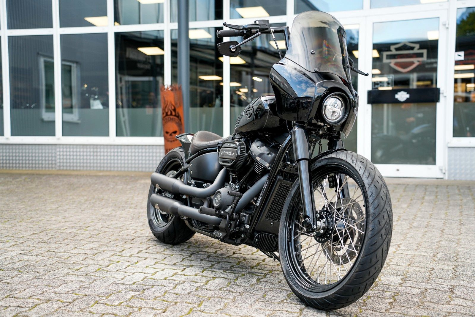 Fahrzeugabbildung Harley-Davidson SOFTAIL STREET BOB CLUBSTYLE J&H Ape - Airride