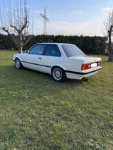 BMW E30 325i - BMW 325 aus 1989: 325i