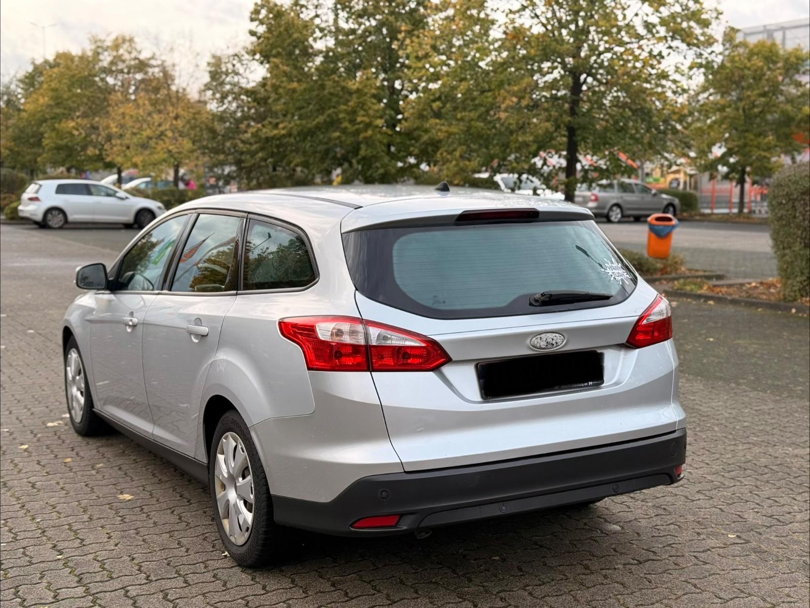 Ford Focus 2013 — interior