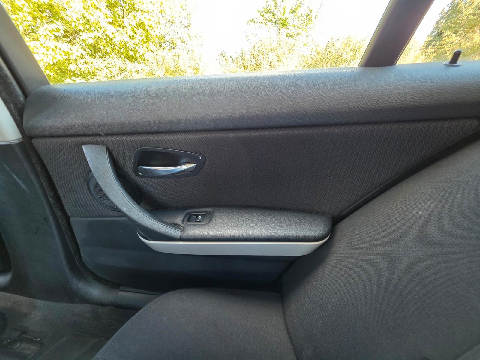 BMW 318 2009 — photo 12