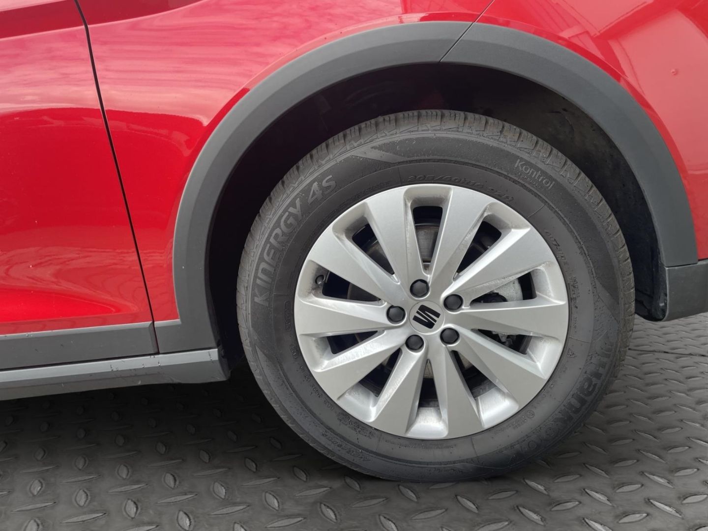 Fahrzeugabbildung SEAT Arona Style Navi Tempomat Allwetter LED PDC