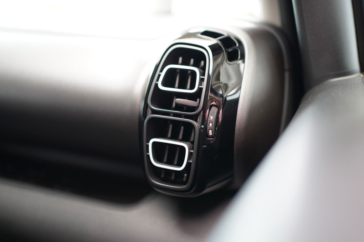 Fahrzeugabbildung Citroën C3 Aircross PureTech 110 Shine Schiebedach Navi