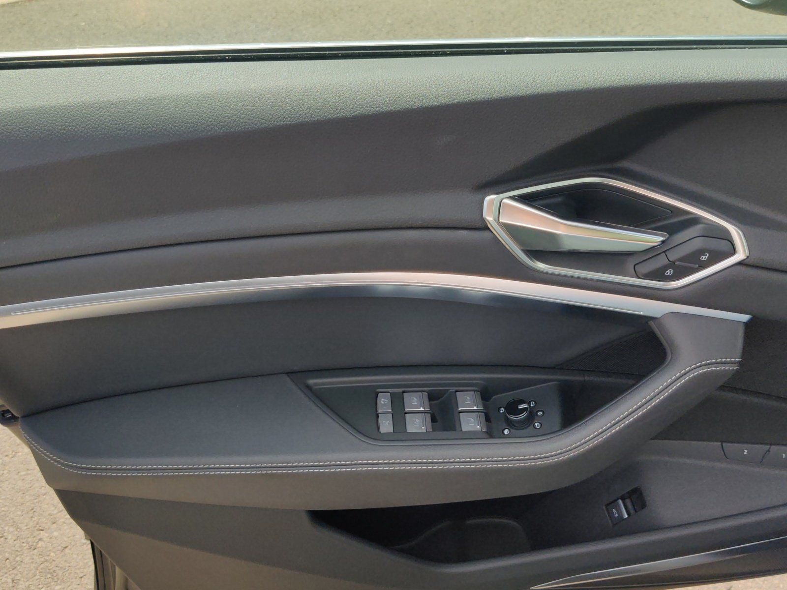 Fahrzeugabbildung Audi Q8 e-tron 55 quattro advanced 360,AHK,HUD,LED