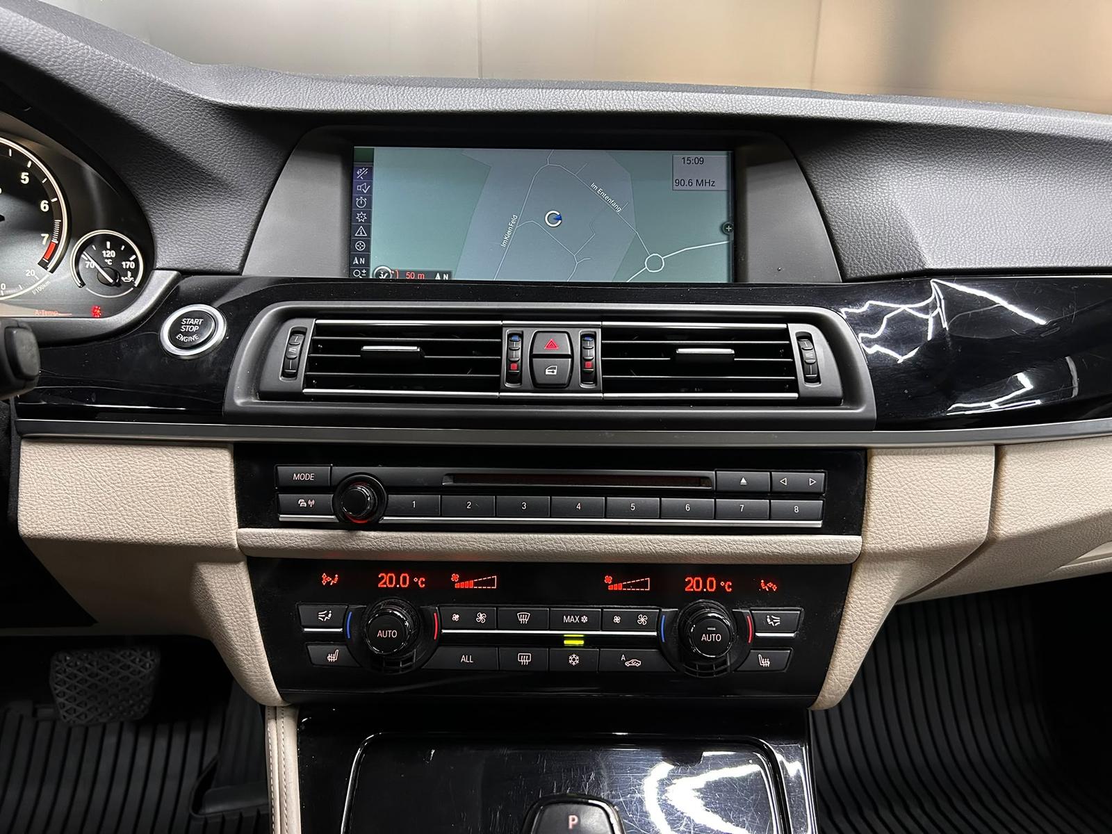 BMW 550i Touring | 408 ch | BVA | Affichage tête haute | Chauffage auxiliaire | Sièges chauffants avant/arrière | Soft Close | Attelage fixe
