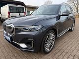 BMW X7 xDrive 30 d Design Pure Excellence Individual - graue BMW X7