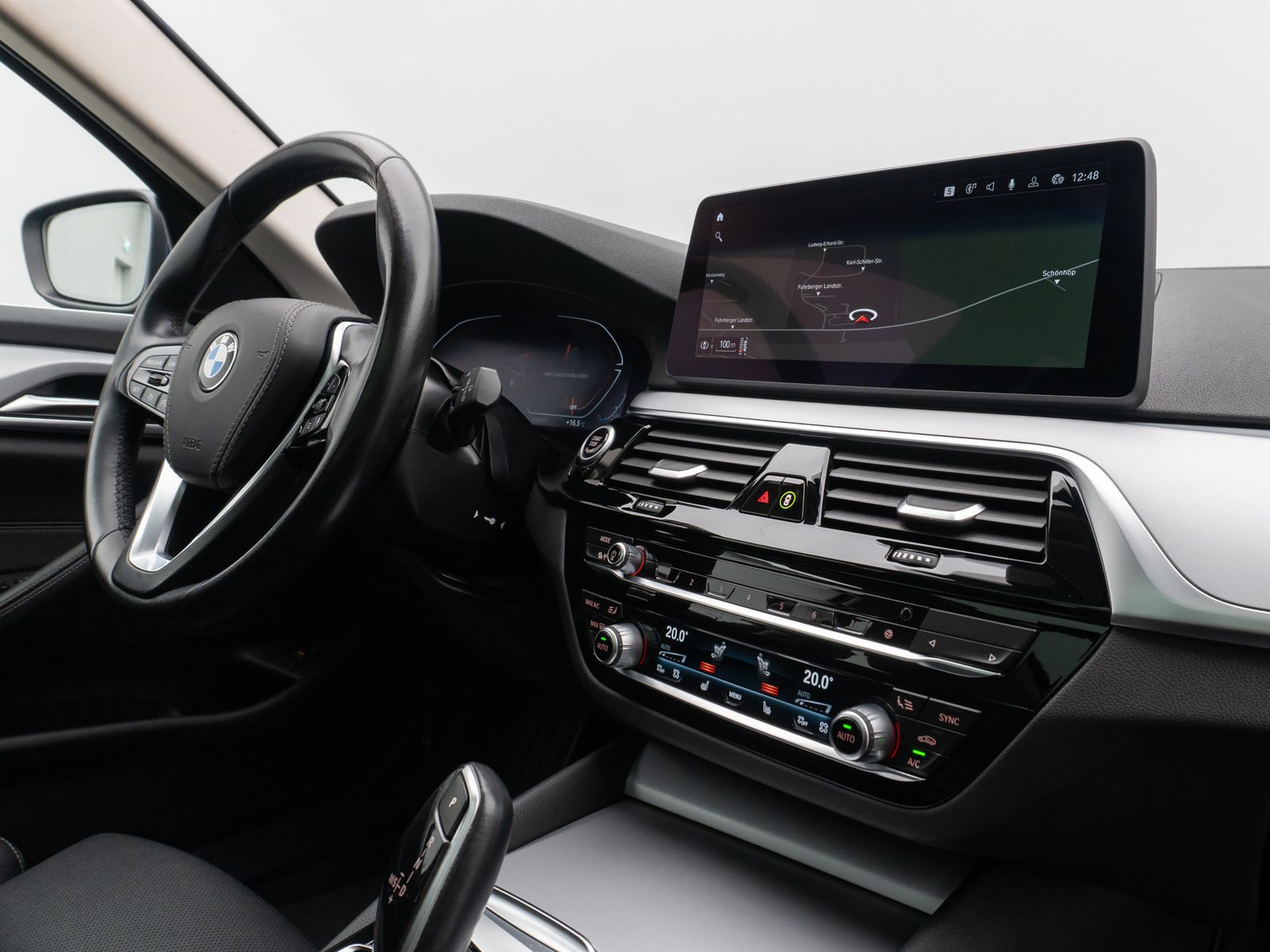 Fahrzeugabbildung BMW 530d Panorama Kamera HUD DAB Alarm AHK Sport