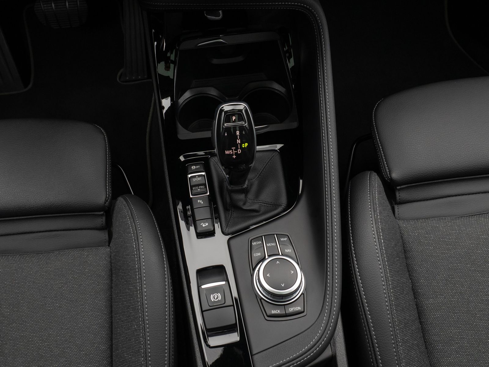 Fahrzeugabbildung BMW X1 xD20d Sport Line Panorama Kamera HUD DAB AHK