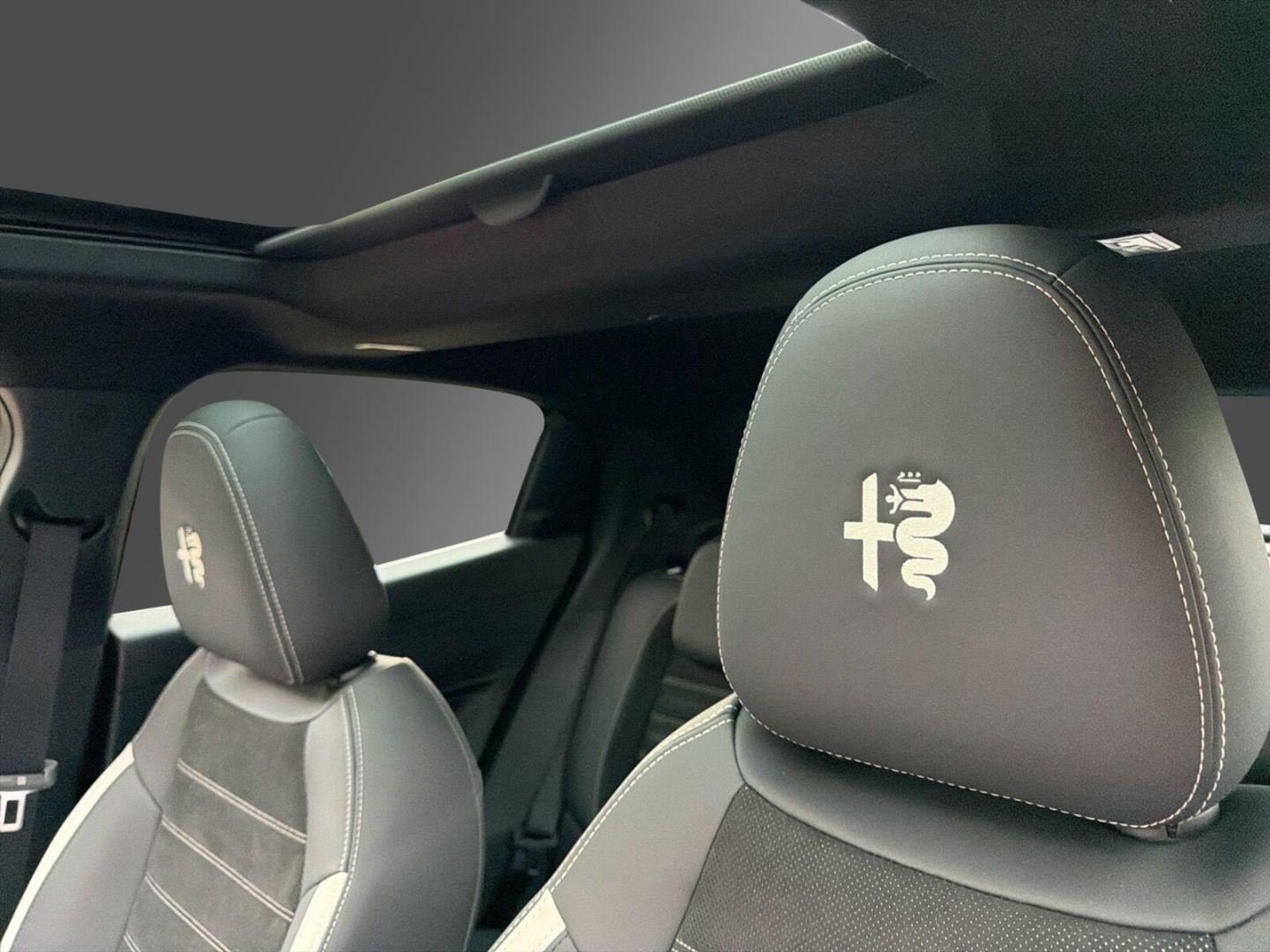 Fahrzeugabbildung Alfa Romeo Junior Ibrida 1.2 VGT 48V-Hybrid 107 kW Sport Sp