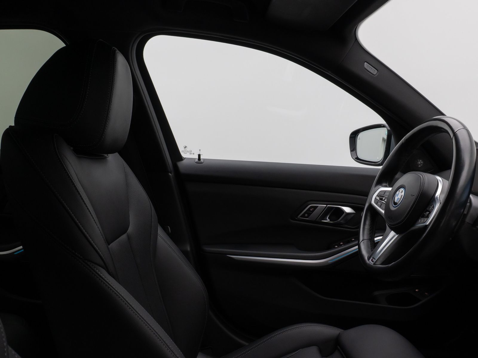 Fahrzeugabbildung BMW 330e M Sport Kamera HUD DAB H/K DrivAssis 19Zoll