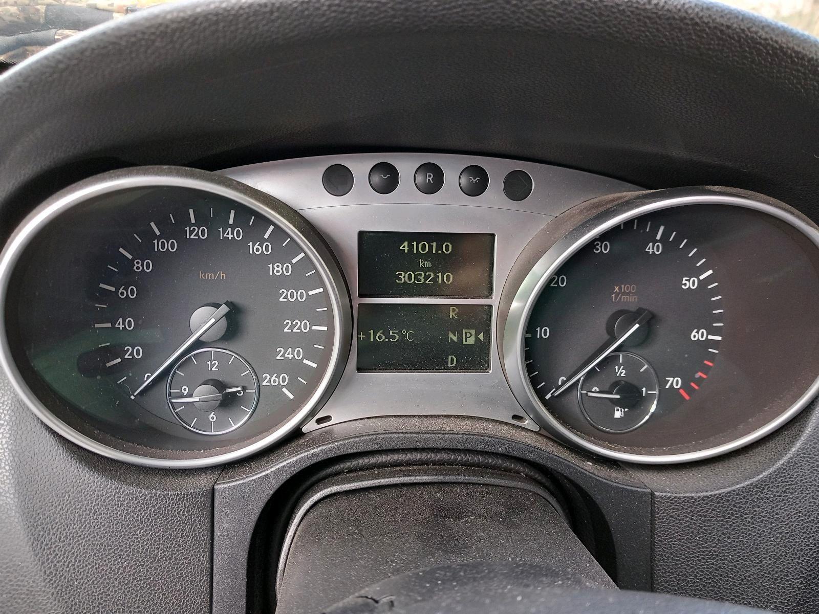 Mercedes-Benz ML500 2005 — photo 12