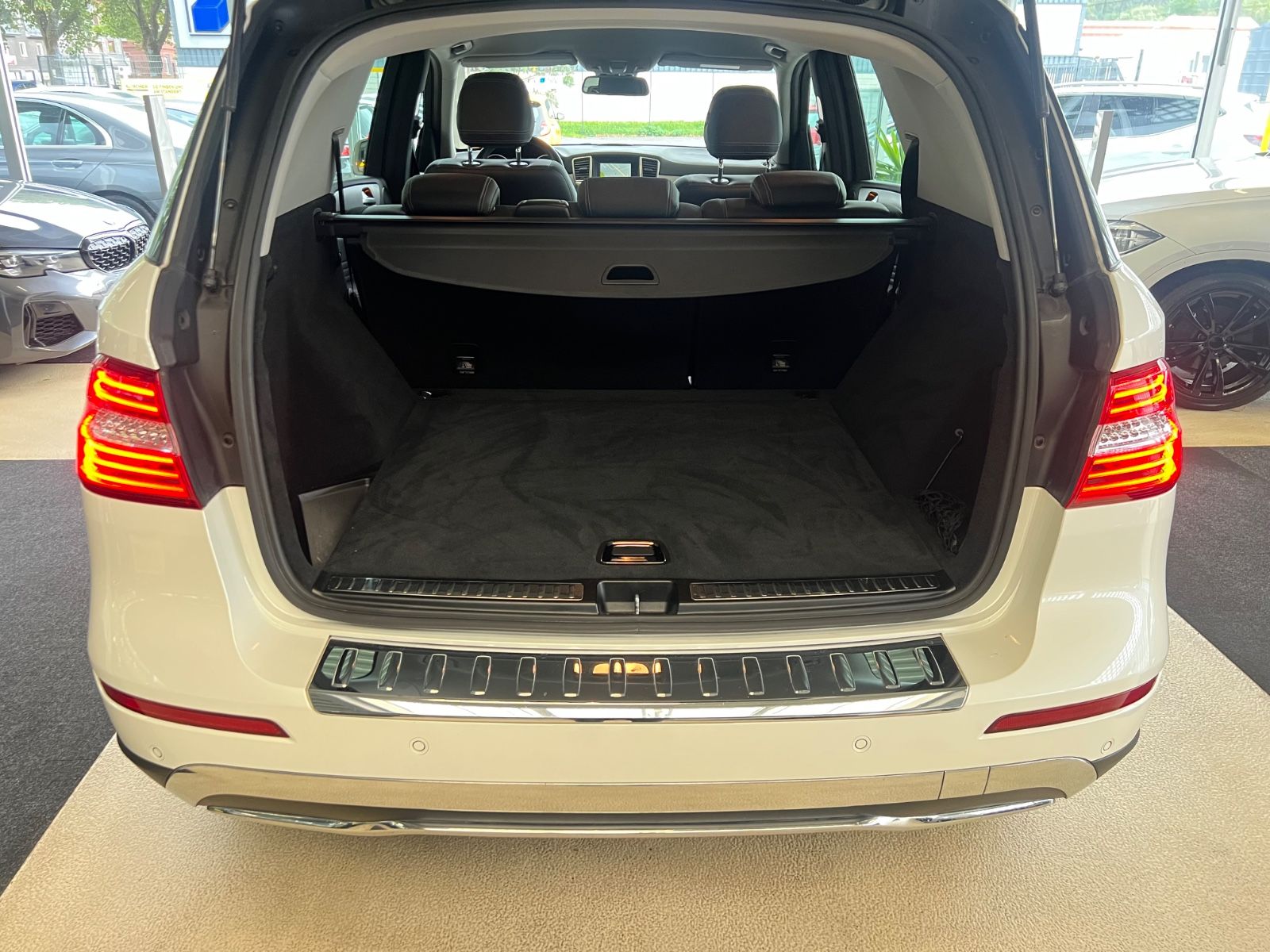 Fahrzeugabbildung Mercedes-Benz ML 350 d BlueTec 4Matic * 1.HAND * GEPFLEGT *