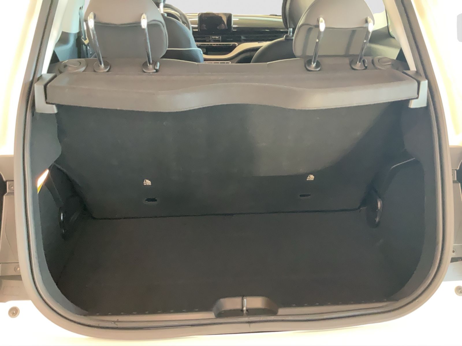 Fahrzeugabbildung Fiat 500e + Radio- & Winterpaket