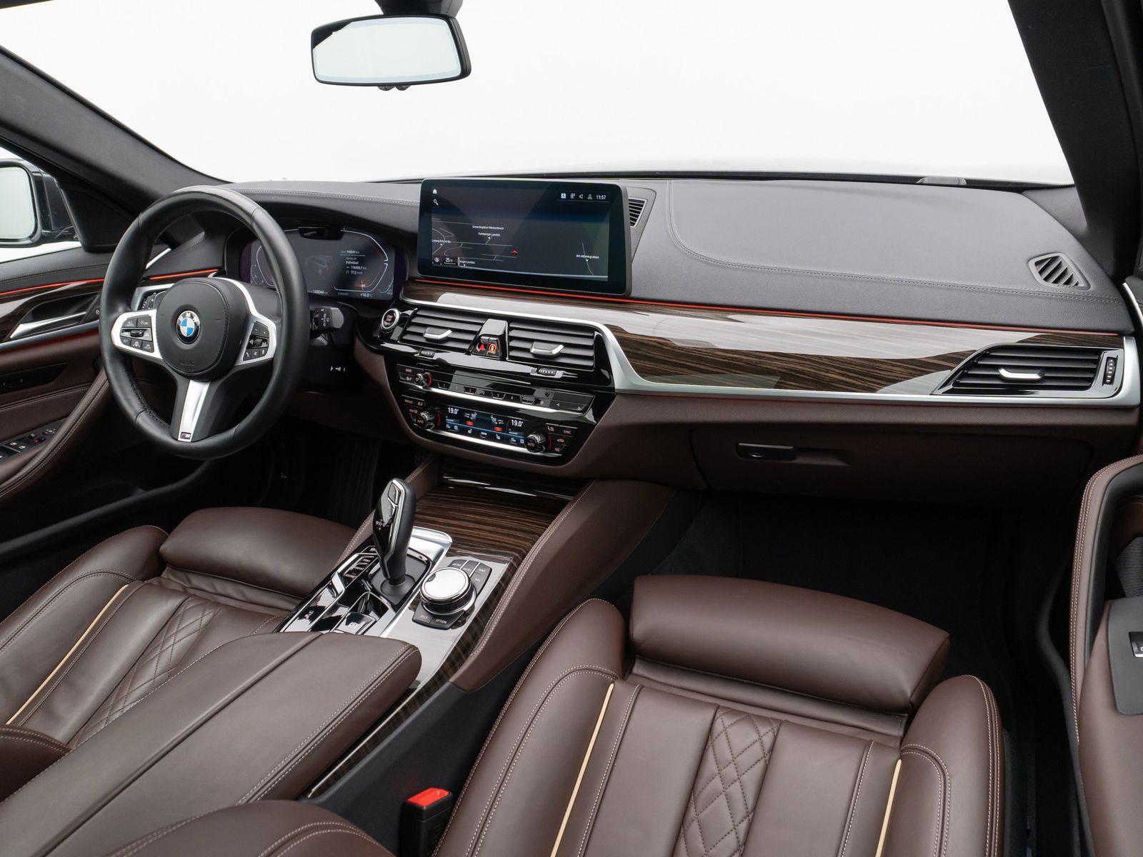 Fahrzeugabbildung BMW 530d xD LuxuryLine Panoram Kamera Laser HUD HiFi