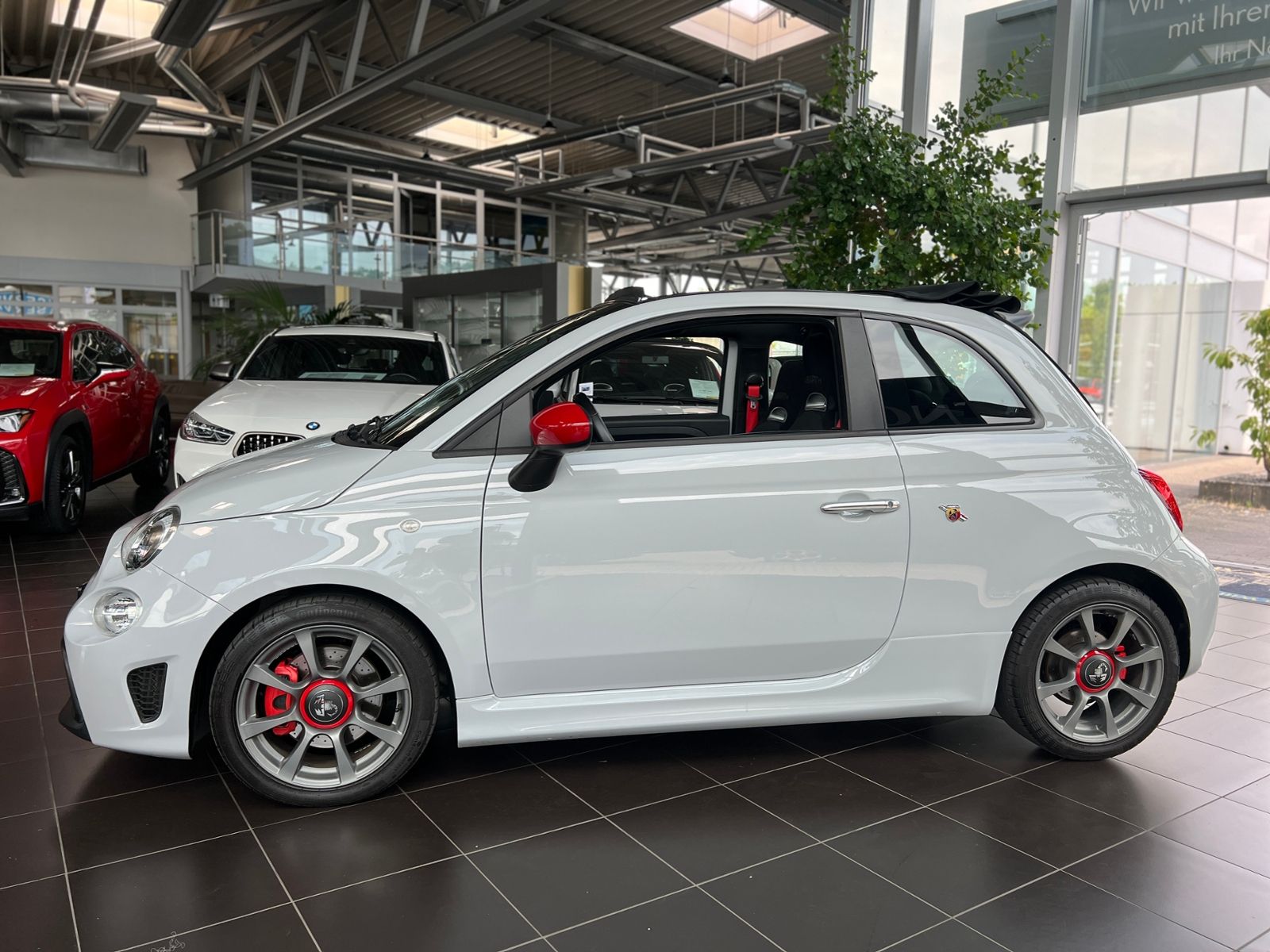 Fahrzeugabbildung Abarth 595C Aut. CARPLAY KLIMA XENON ALU