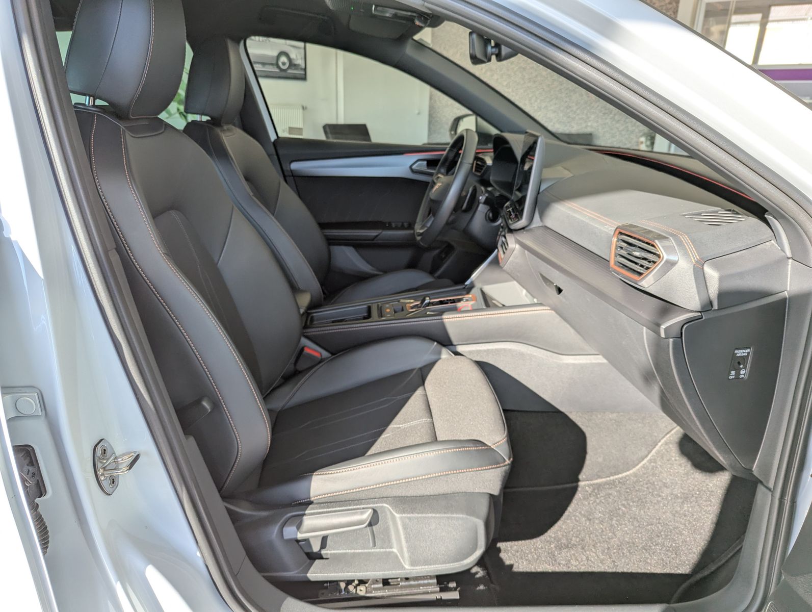 Fahrzeugabbildung CUPRA Leon 1.5 e-Hybrid Matrix Edge-Intelligent-Paket