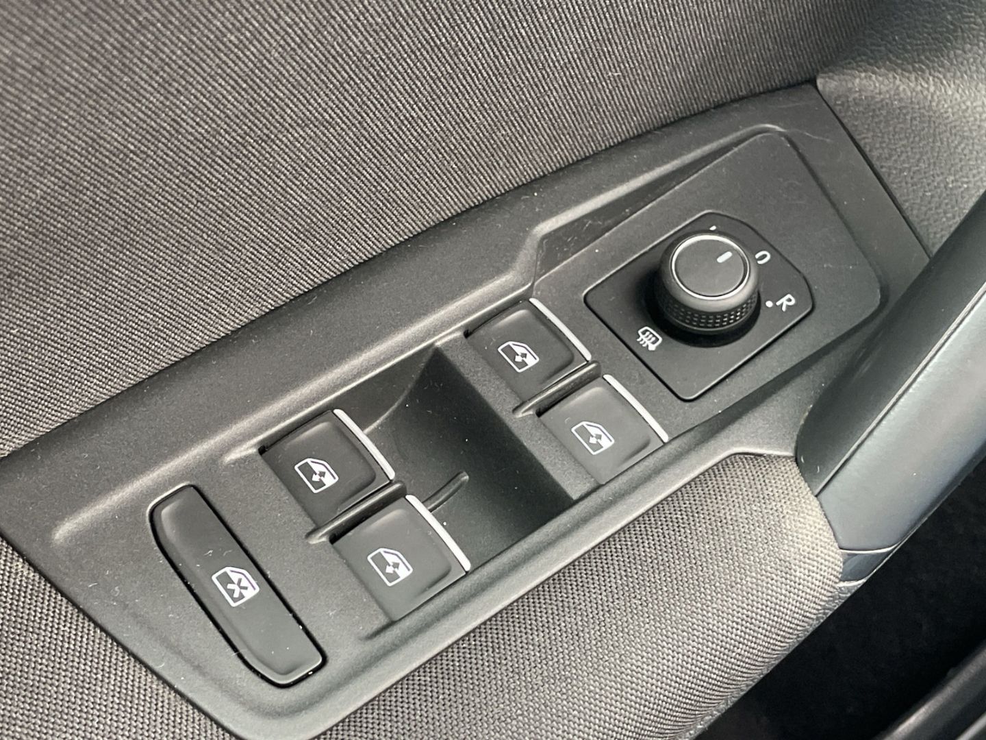 Tiguan 2.0TDI Sound AHK/Navi/App-Connect/ACC/PDC