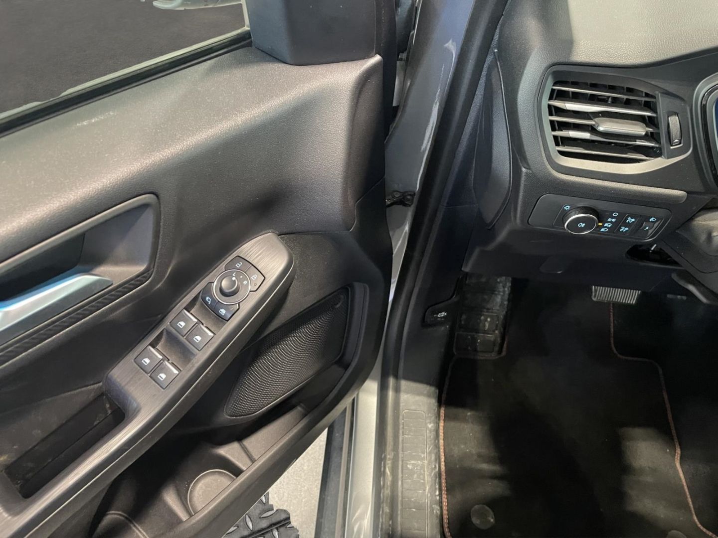 Fahrzeugabbildung Ford Kuga Hybrid ST-Line Navi Digitales Cockpit LED