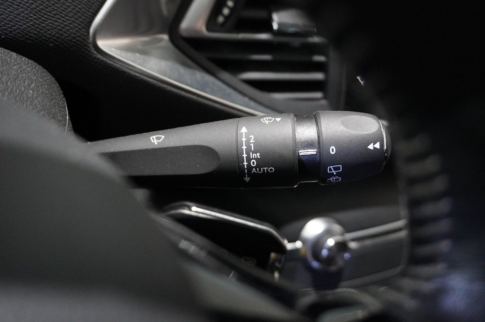 Fahrzeugabbildung Peugeot 308 SW 1.2T ALLURE NAVI/LED/KAMERA/SHZ/SPORT/AHK