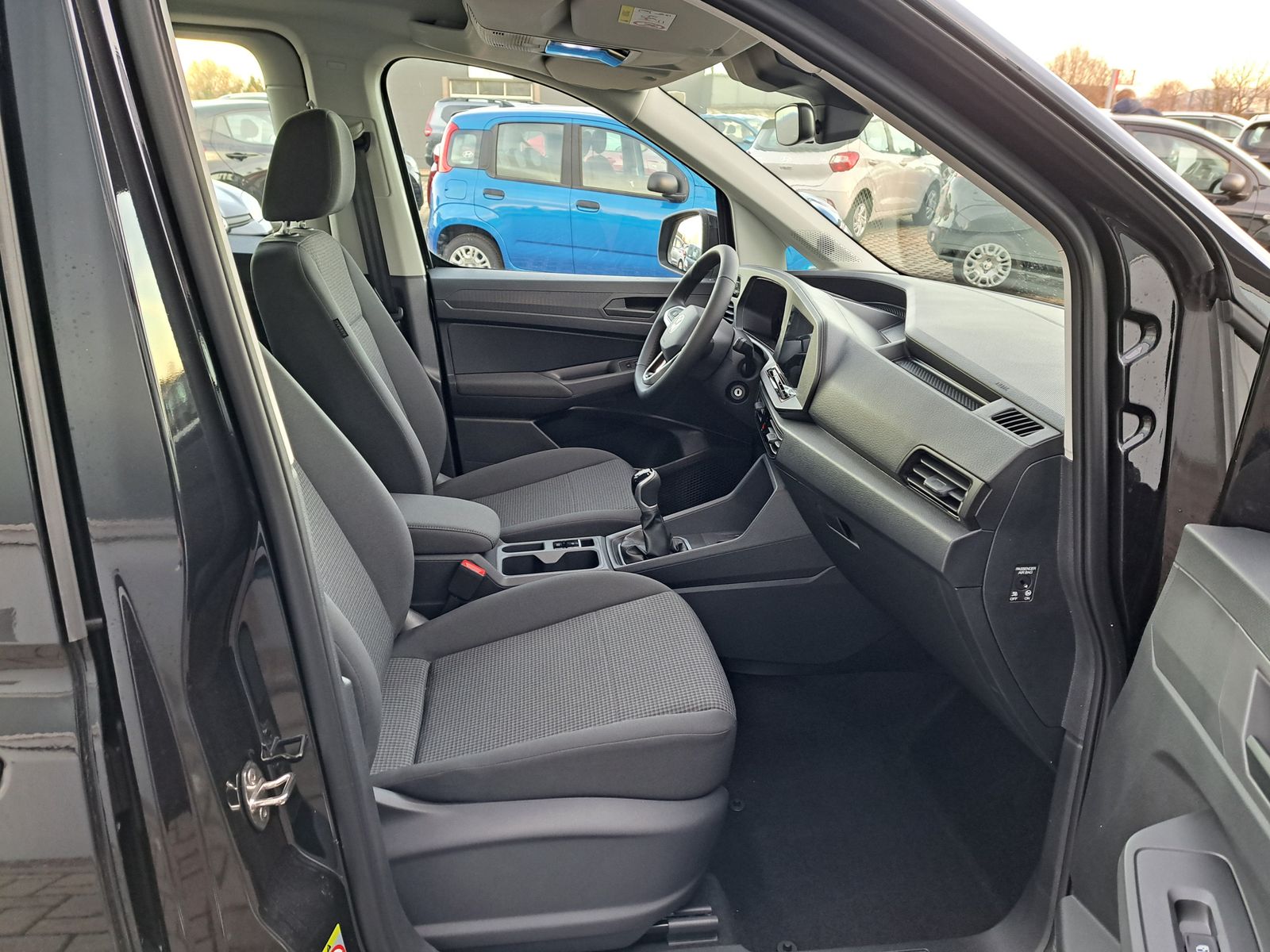 Fahrzeugabbildung Volkswagen Caddy 1.5 TSI WINTERPAKET PDC 5-JAHRE-GARANTIE